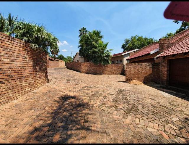 3 BEDROOM PROPERTY TO RENT IN VAL DE GRACE